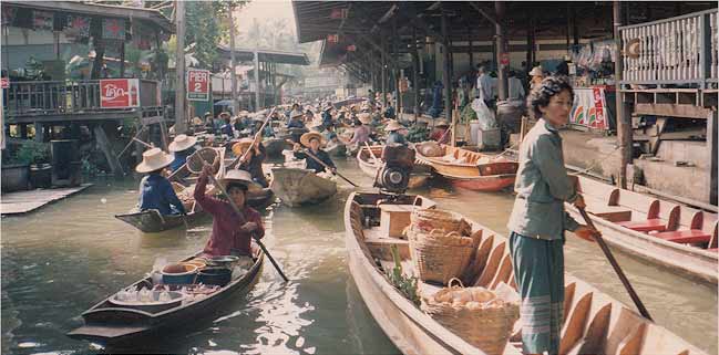 Floating Market at Damnernsuduak